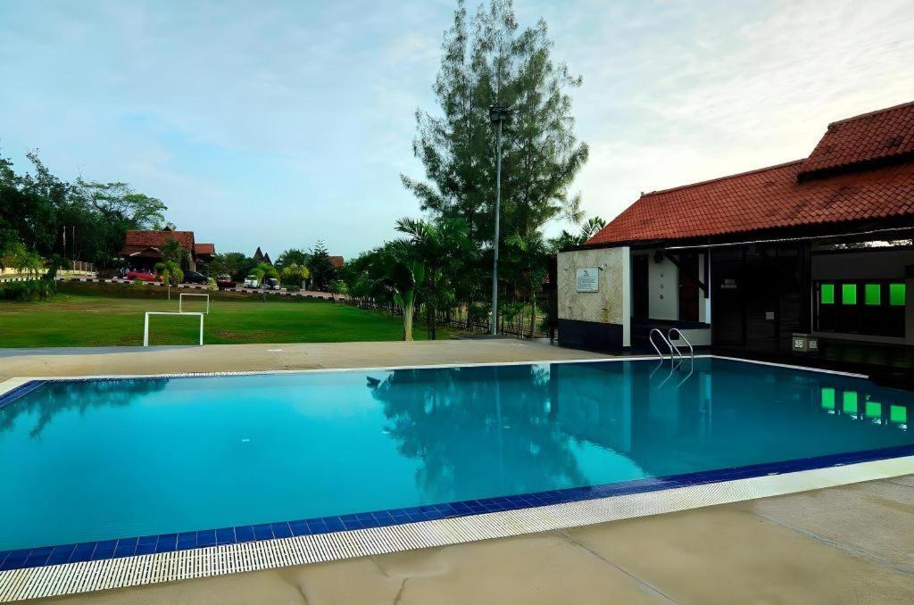 Oyo Home 90745 Desa Balqis Beach Resort Malacca Exterior foto